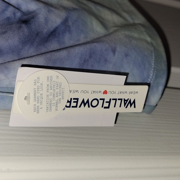 NWT Wallflower tie die crop top with build in bra size XL - Picture 3 of 4